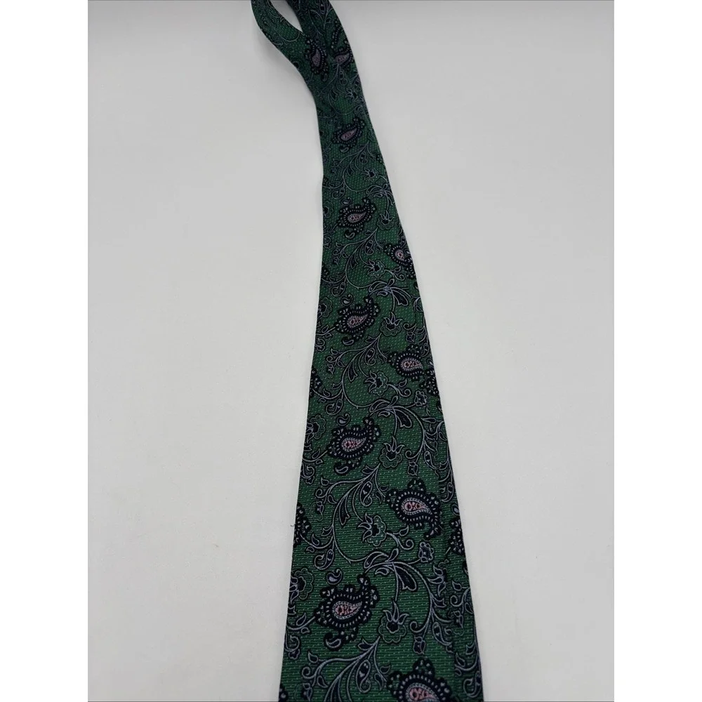 R Designed in Italy Green Paisley‎ 100% Silk Necktie Tie 60